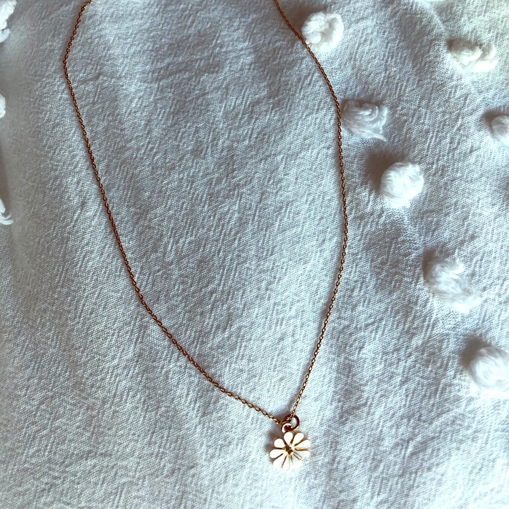 Francesca’s Daisy Necklace
